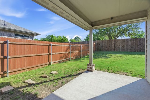 1106 Holly Street, Cleburne, TX 76033