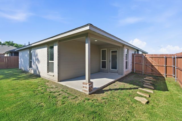 1106 Holly Street, Cleburne, TX 76033