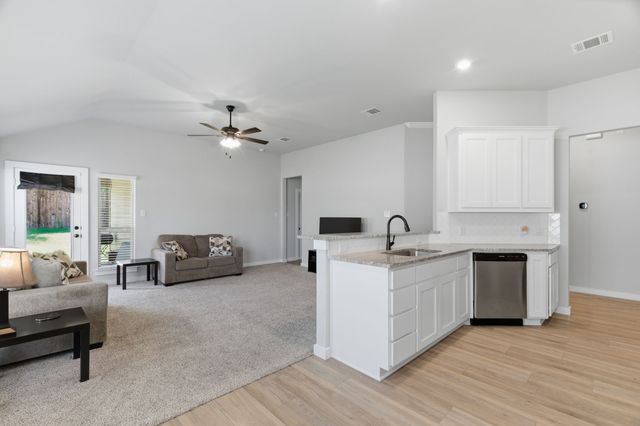 1106 Holly Street, Cleburne, TX 76033