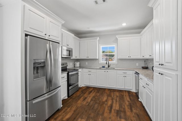 60 N Barnes Field Drive, Hattiesburg, MS 39402