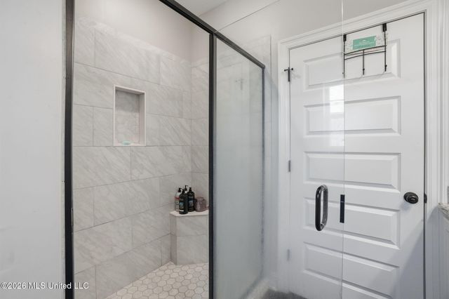60 N Barnes Field Drive, Hattiesburg, MS 39402