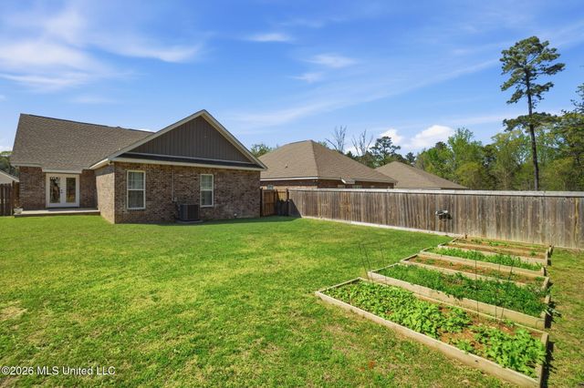 60 N Barnes Field Drive, Hattiesburg, MS 39402