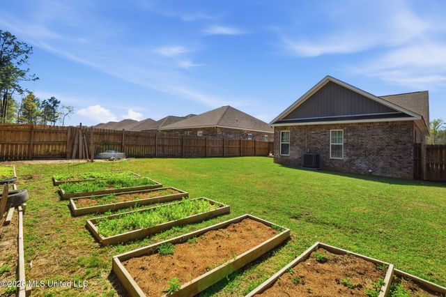 60 N Barnes Field Drive, Hattiesburg, MS 39402