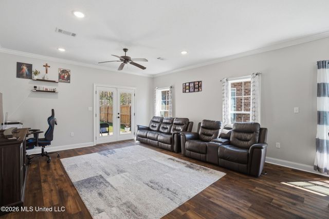 60 N Barnes Field Drive, Hattiesburg, MS 39402