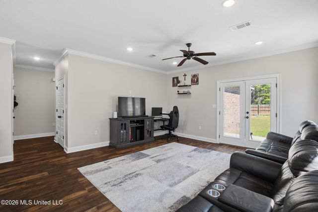 60 N Barnes Field Drive, Hattiesburg, MS 39402