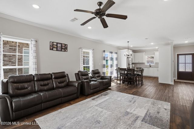 60 N Barnes Field Drive, Hattiesburg, MS 39402