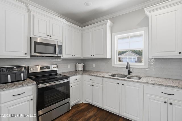 60 N Barnes Field Drive, Hattiesburg, MS 39402