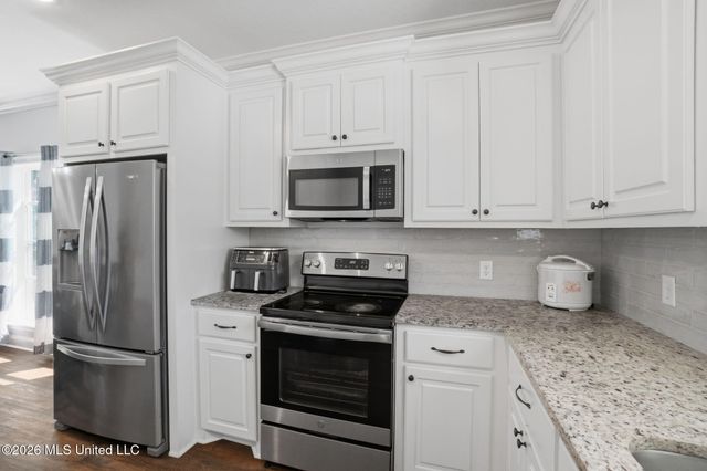 60 N Barnes Field Drive, Hattiesburg, MS 39402