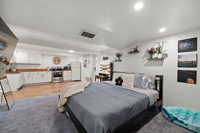 7816 E Victory Road, Nampa, ID 83687
