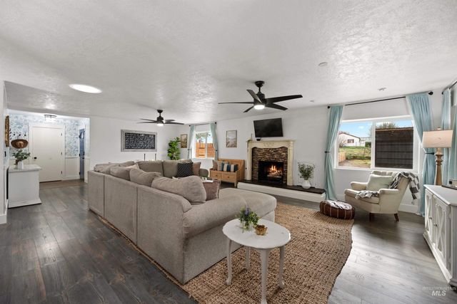 7816 E Victory Road, Nampa, ID 83687