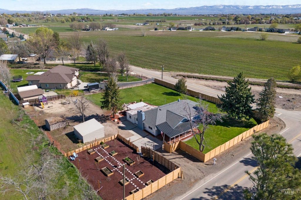 7816 E Victory Road, Nampa, ID 83687