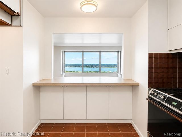 1300 E Lafayette 2102, Detroit, MI 48207