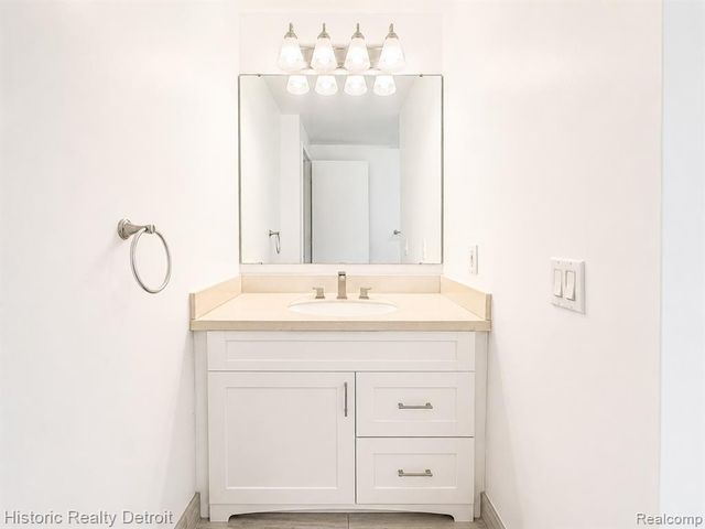 1300 E Lafayette 2102, Detroit, MI 48207