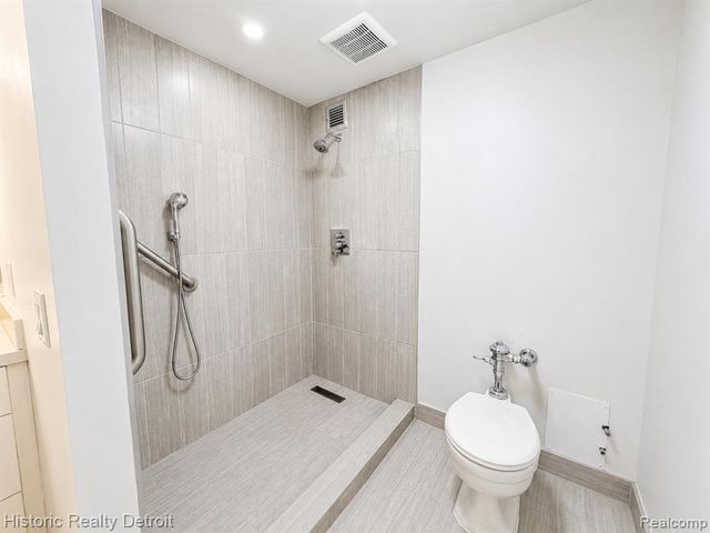 1300 E Lafayette 2102, Detroit, MI 48207