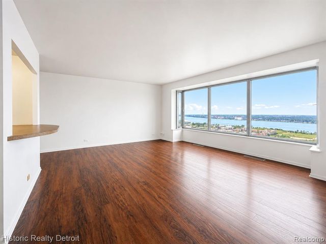 1300 E Lafayette 2102, Detroit, MI 48207