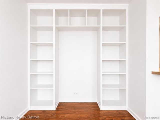 1300 E Lafayette 2102, Detroit, MI 48207