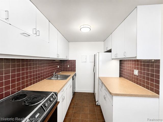 1300 E Lafayette 2102, Detroit, MI 48207
