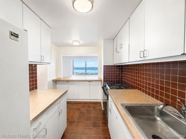 1300 E Lafayette 2102, Detroit, MI 48207