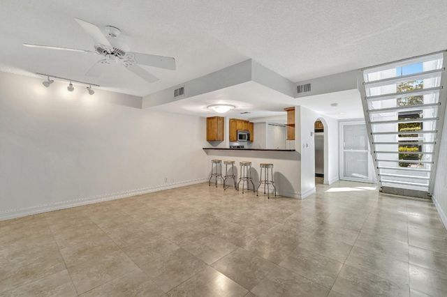 2017 N Dixie Highway, Wilton Manors, FL 33305