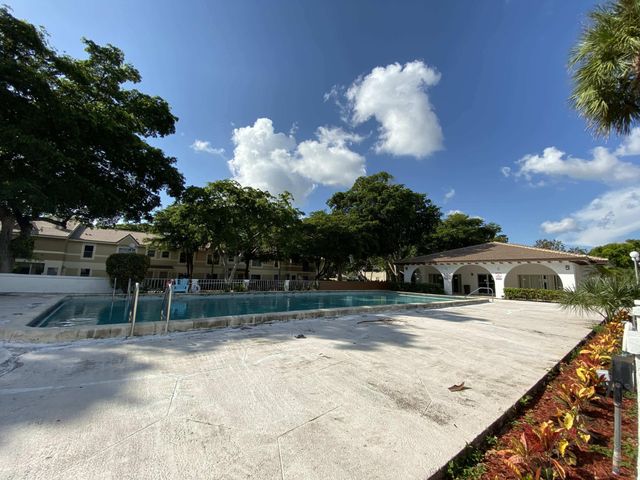 2810 Riverside Drive 201-4, Coral Springs, FL 33065