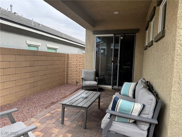 815 Eaton Falls Street, Henderson, NV 89011