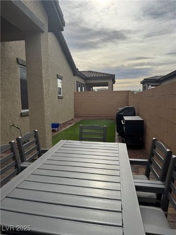 815 Eaton Falls Street, Henderson, NV 89011