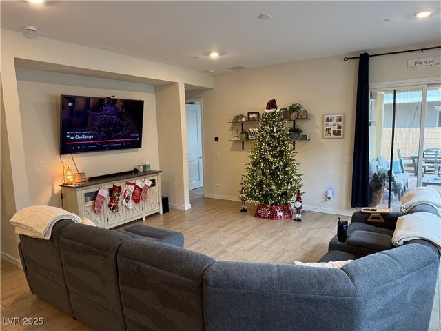 815 Eaton Falls Street, Henderson, NV 89011