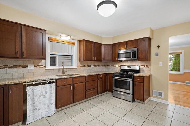 7617 29th AVENUE, Kenosha, WI 53143