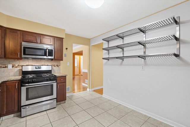 7617 29th AVENUE, Kenosha, WI 53143
