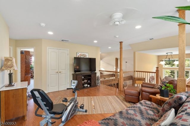 23 W Lake Shore Dr, Rockaway Twp., NJ 07866