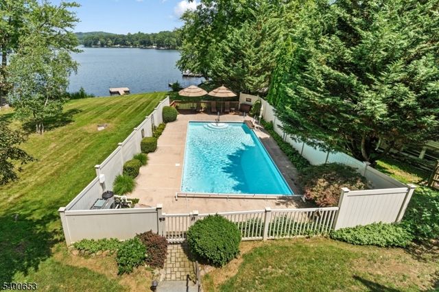 23 W Lake Shore Dr, Rockaway Twp., NJ 07866