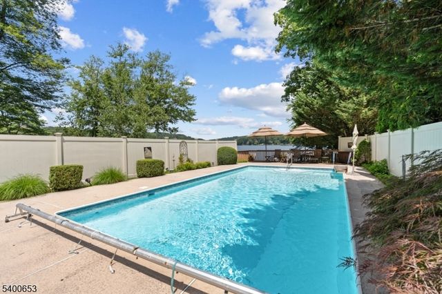 23 W Lake Shore Dr, Rockaway Twp., NJ 07866