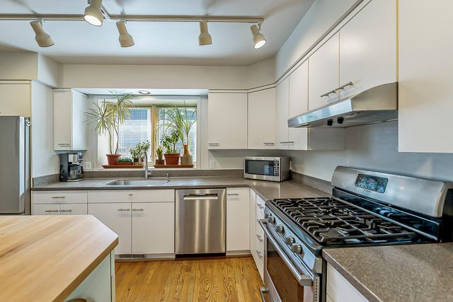 555 Glendale Circle, Ann Arbor, MI 48103