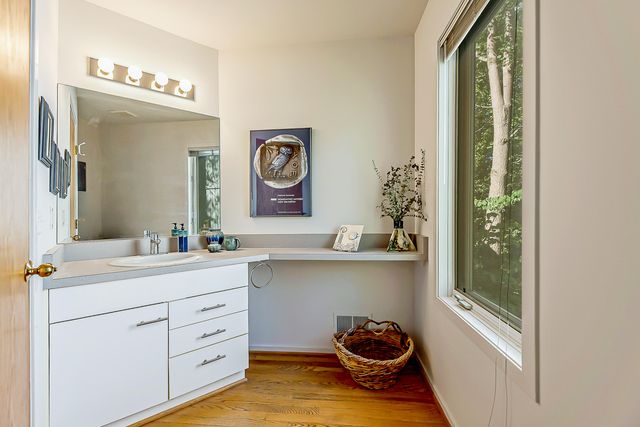 555 Glendale Circle, Ann Arbor, MI 48103