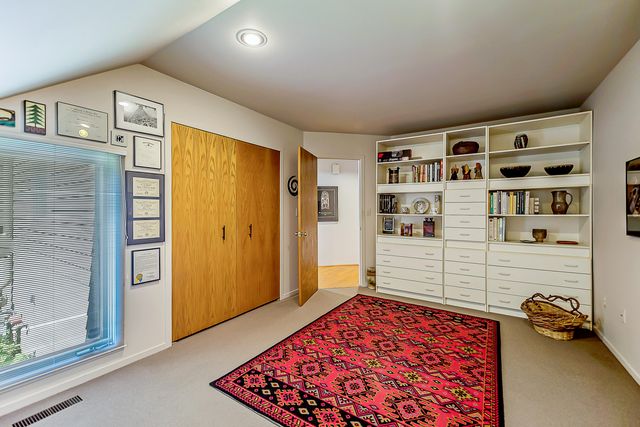 555 Glendale Circle, Ann Arbor, MI 48103