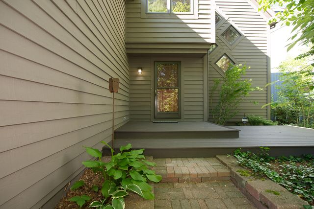 555 Glendale Circle, Ann Arbor, MI 48103