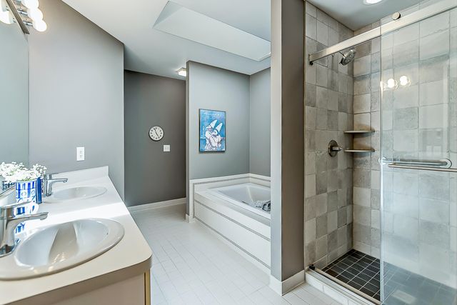 555 Glendale Circle, Ann Arbor, MI 48103