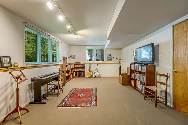 555 Glendale Circle, Ann Arbor, MI 48103
