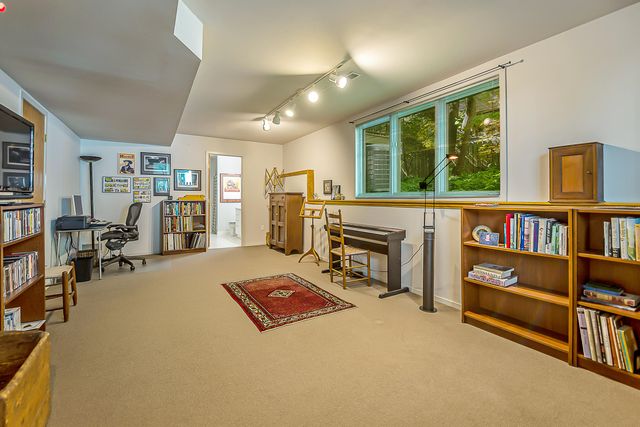 555 Glendale Circle, Ann Arbor, MI 48103