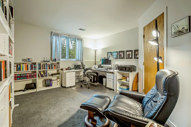555 Glendale Circle, Ann Arbor, MI 48103