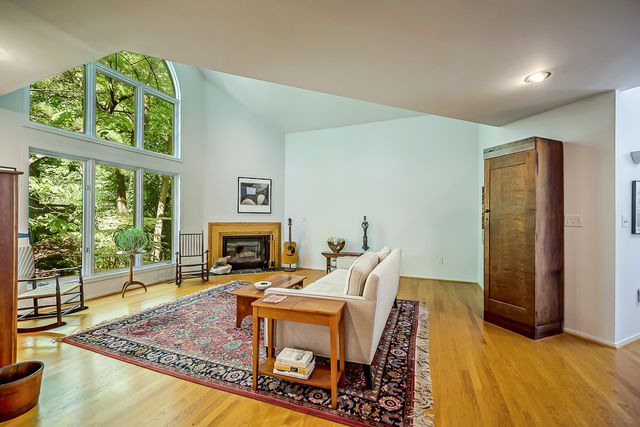 555 Glendale Circle, Ann Arbor, MI 48103