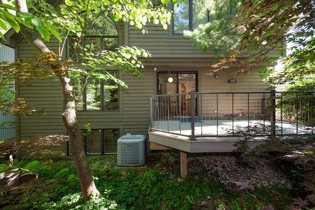 555 Glendale Circle, Ann Arbor, MI 48103