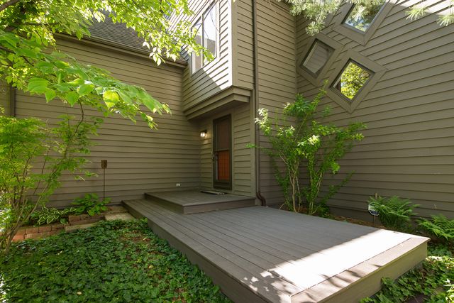 555 Glendale Circle, Ann Arbor, MI 48103