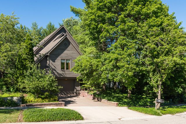 555 Glendale Circle, Ann Arbor, MI 48103