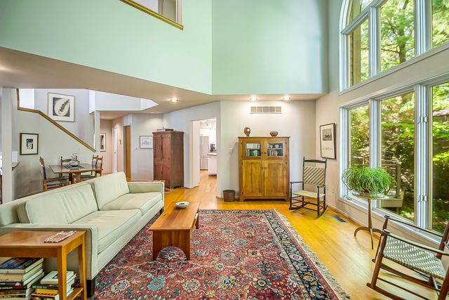 555 Glendale Circle, Ann Arbor, MI 48103