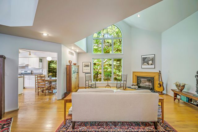 555 Glendale Circle, Ann Arbor, MI 48103
