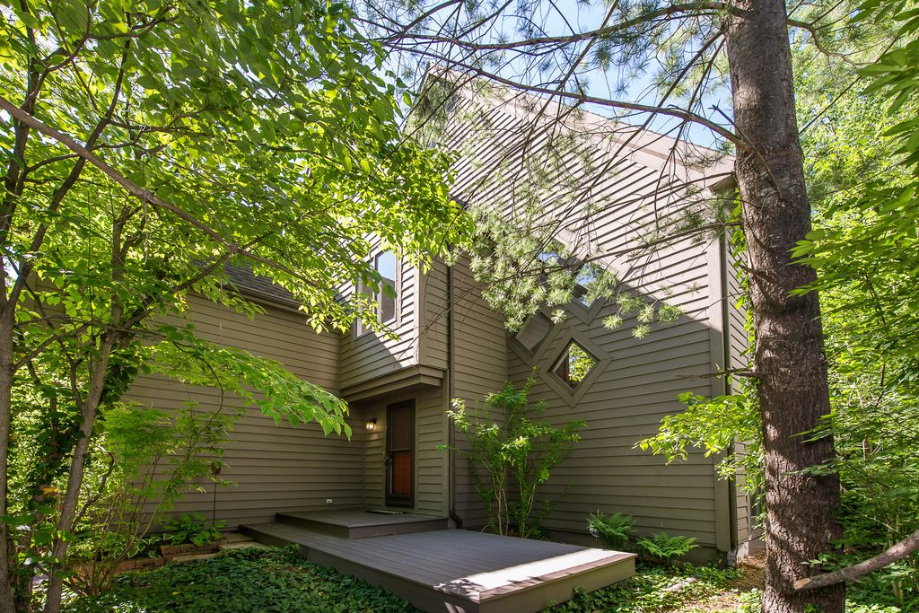 555 Glendale Circle, Ann Arbor, MI 48103