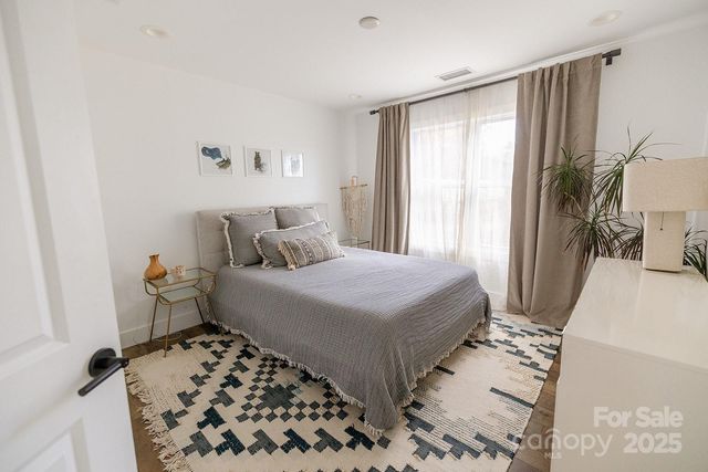 11 Pine Ridge Road, Asheville, NC 28805