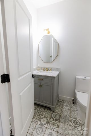 11 Pine Ridge Road, Asheville, NC 28805