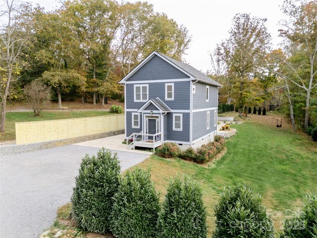 11 Pine Ridge Road, Asheville, NC 28805